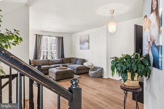 Building Photo - 9841 Cheshire Ridge Cir