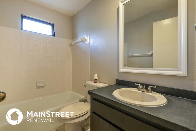 Building Photo - 4946 Camphor Ave