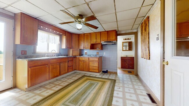 Building Photo - Crestview Schools, large garage & barn on about 2 acres