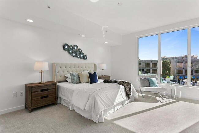 Building Photo - 920 N Osceola Ave