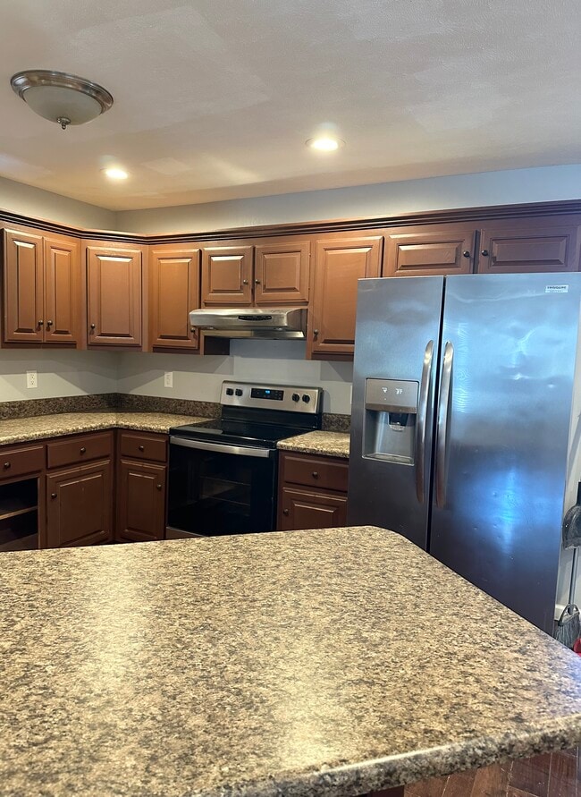 Building Photo - 125 Foxrun