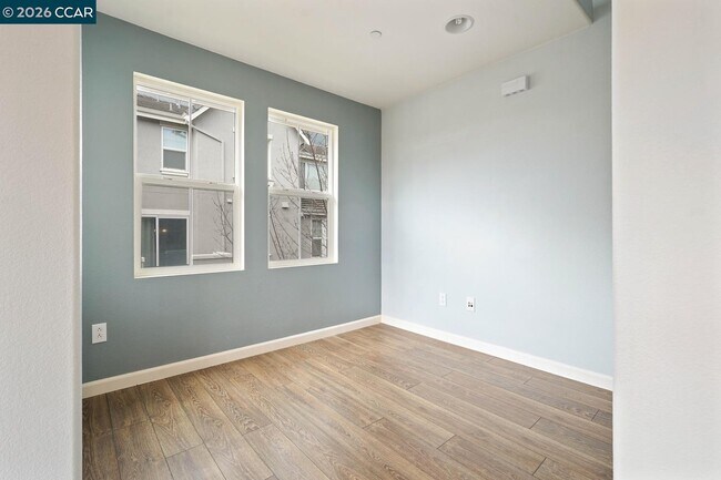 Building Photo - 207 Heligan Ln