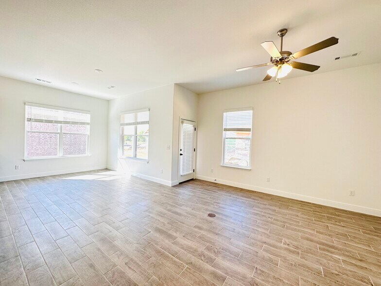 Building Photo - 2150 Tallgrass Ter