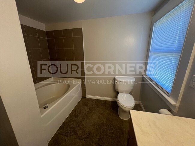 Building Photo - Beautiful 3 Bedroom 2 Bath House