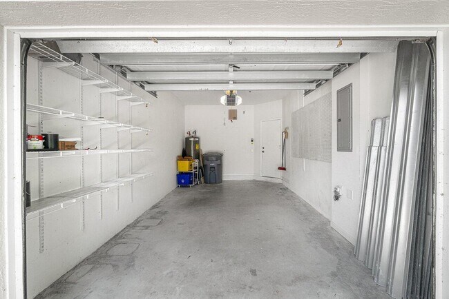 Building Photo - 8080 Briantea Dr