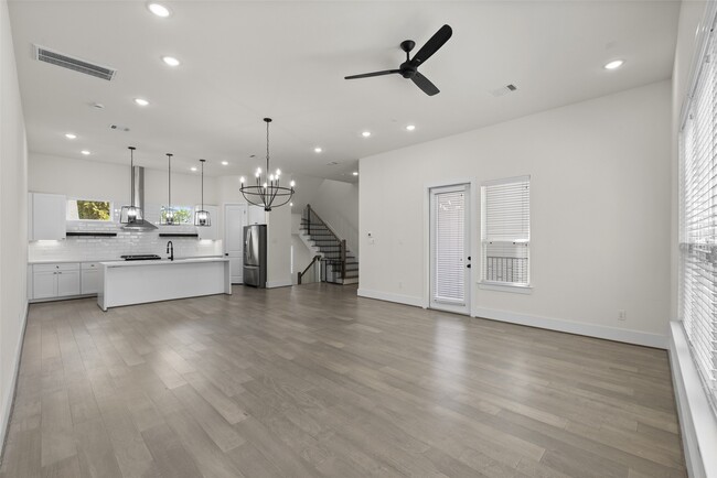 Building Photo - 1406 W 21st St