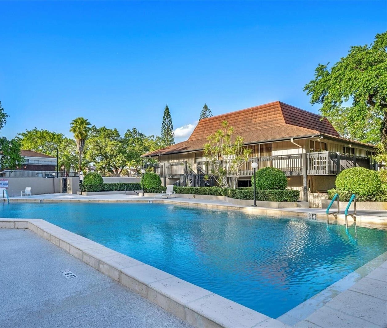 Building Photo - 605 Ives Dairy Rd