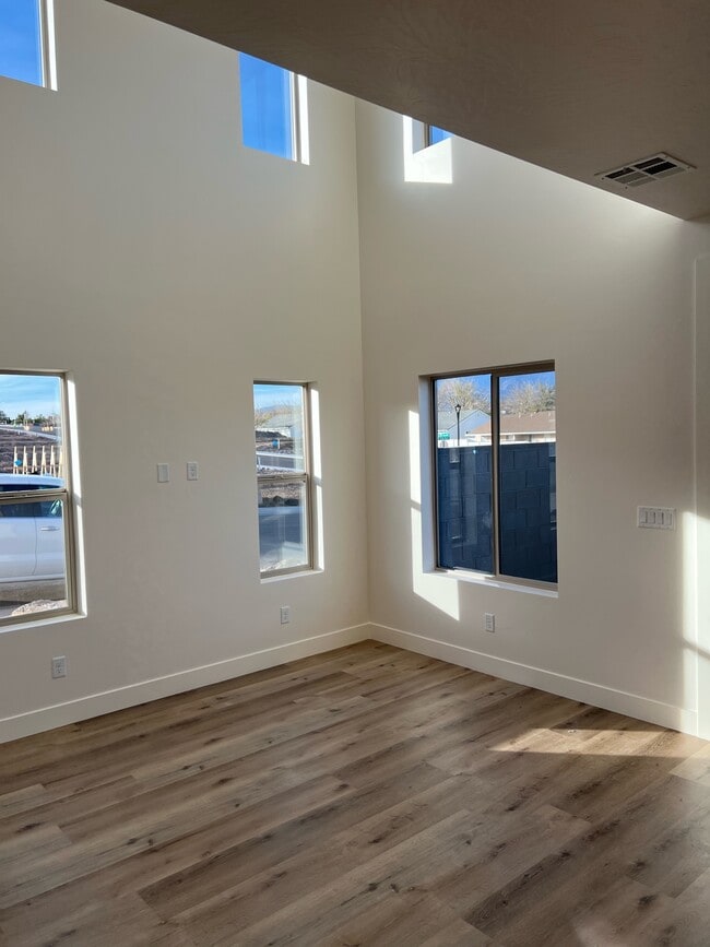 Building Photo - 277 S 1930 W