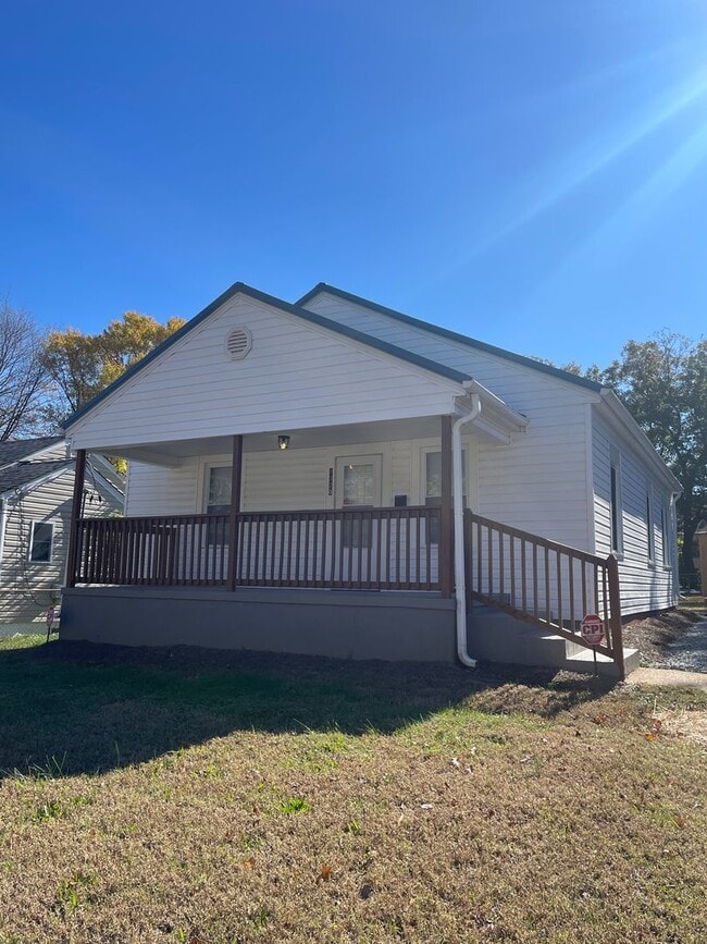 Building Photo - 1320 Marne St