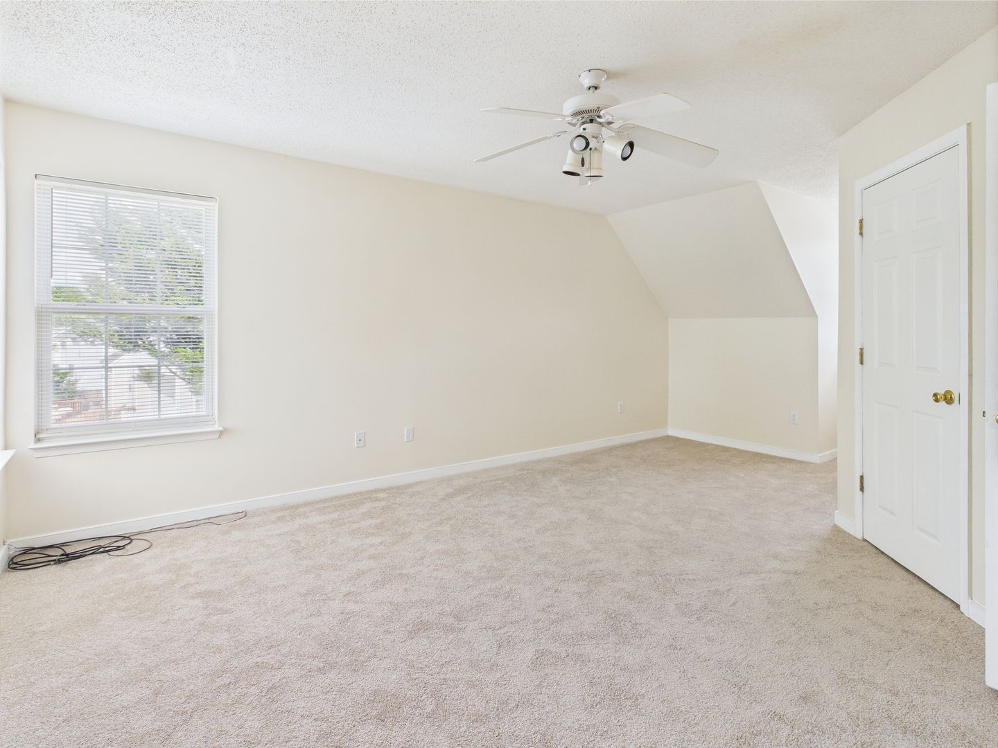 Building Photo - 3900 Orchard Glen Dr