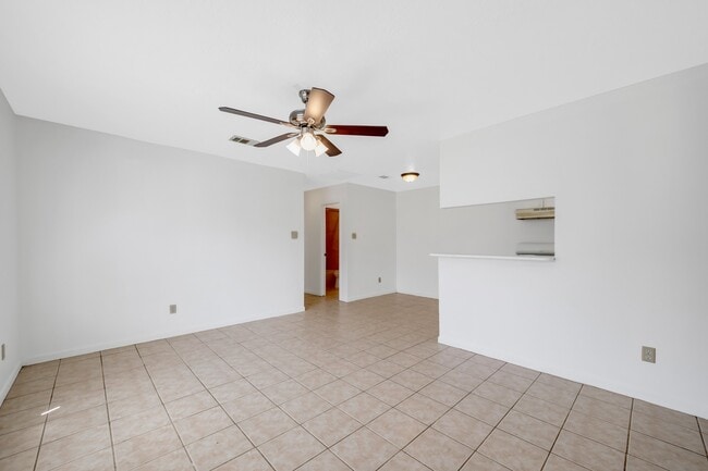 Building Photo - 308 Willowick St