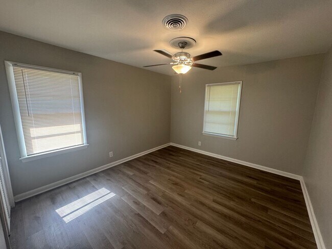 Building Photo - 2613 Plantation Dr
