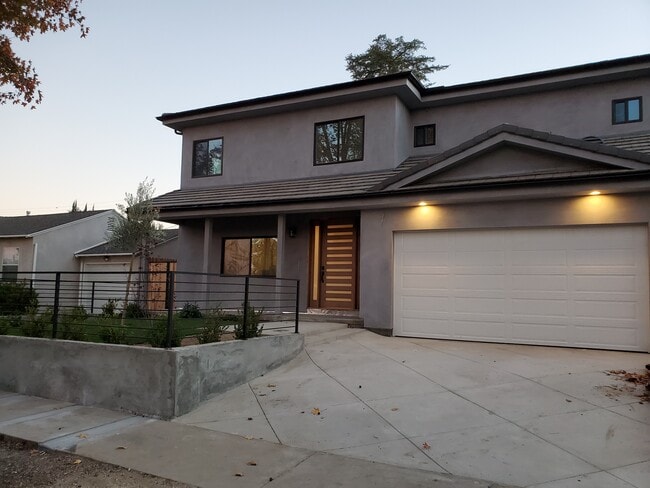 Building Photo - 17348 Emelita St