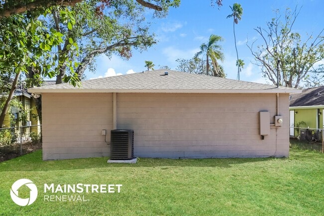 Building Photo - 2045 14th St S