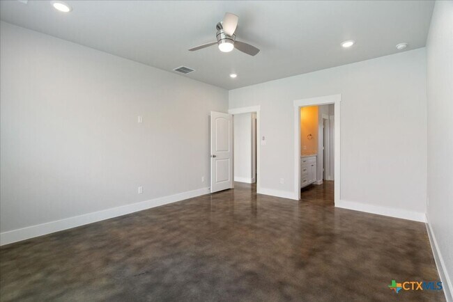 Building Photo - 223 Timberline Dr