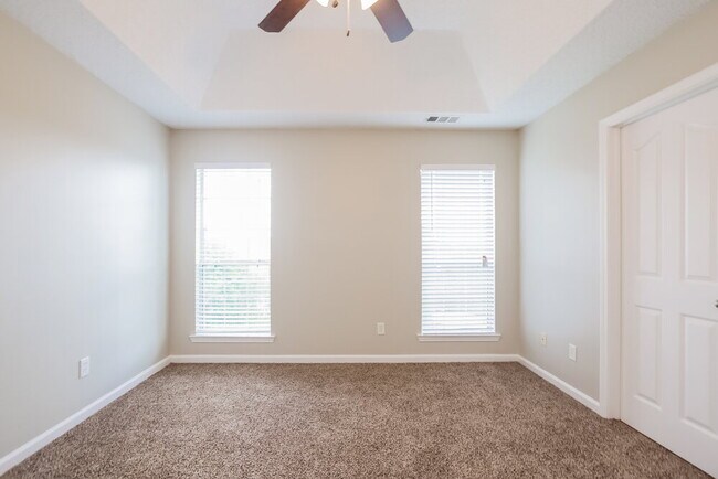 Building Photo - 413 Gresham Dr