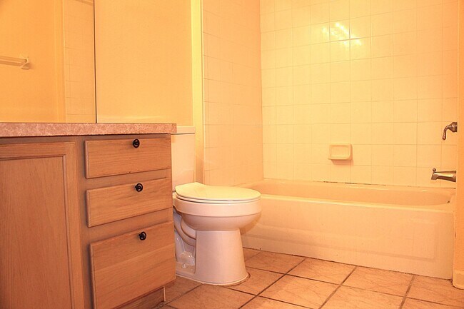 Building Photo - Lovely condo for Rent