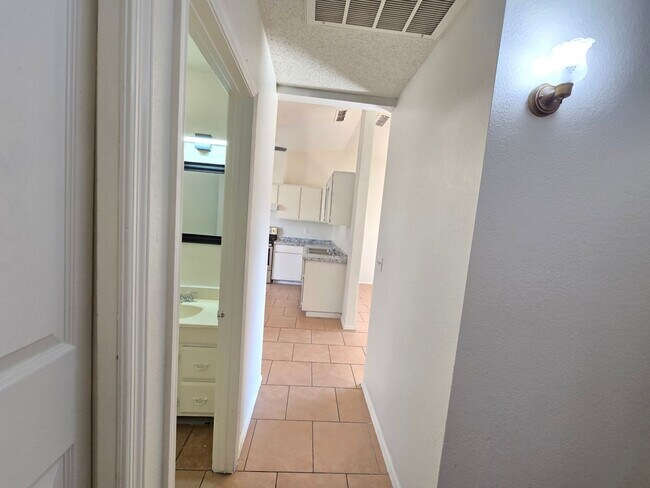 Building Photo - 2 Bed 1 Bath Spacious Apartment in Mesa
