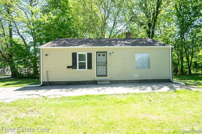 Building Photo - 22675 Santa Maria St