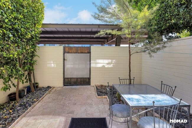 Building Photo - Charming 2BR Townhome in Scottsdale