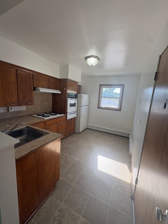 Building Photo - 108 N Brewer Dr