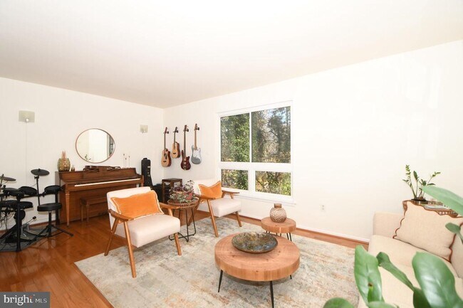 Building Photo - 7812 Briardale Terrace