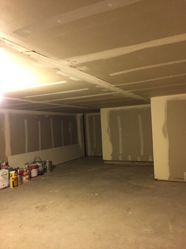 Building Photo - 4057 Crandall Cir