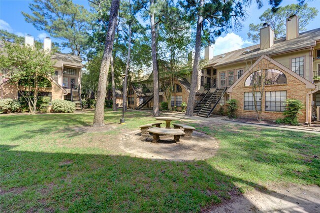 Building Photo - 16800 Sugar Pine Dr