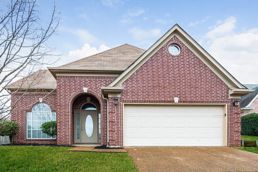 Primary Photo - 1120 Green Fern Cove