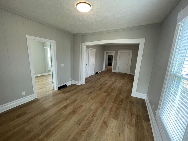 Building Photo - Beautiful 2 Bed house