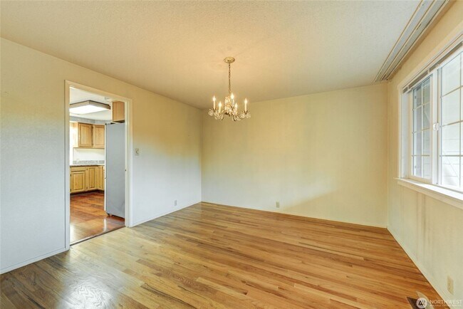 Building Photo - 12201 SE 65th Pl