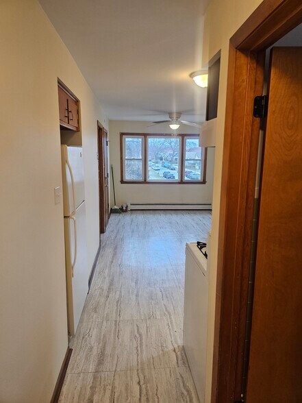 Building Photo - 600 W 87th St