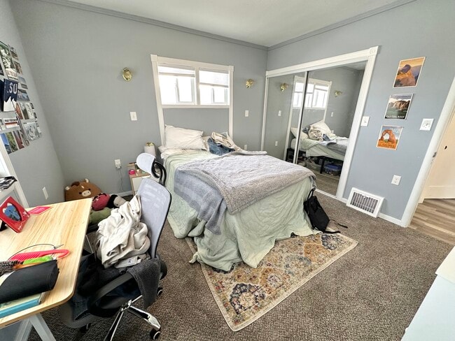 Building Photo - 382 N 200 E