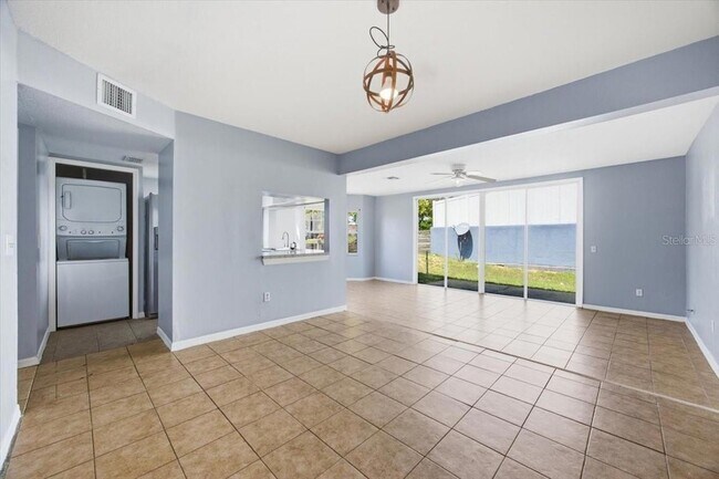 Building Photo - 102 Mango Dr