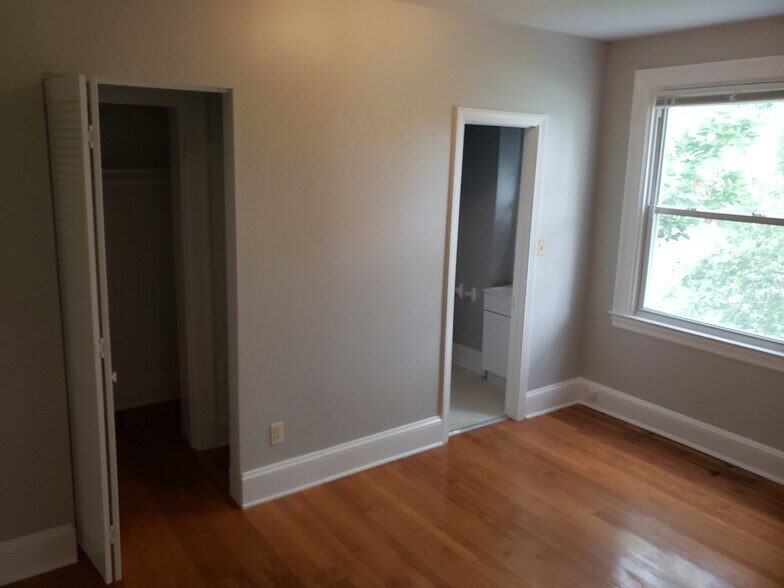 Building Photo - 4101 Roland Ave