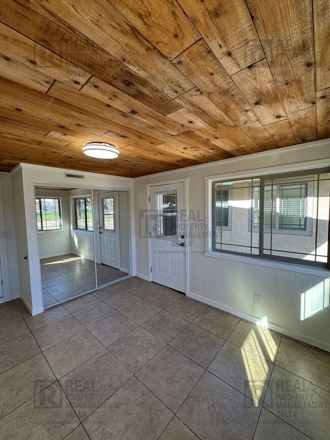 Building Photo - Spacious Single-Story 7-Bedroom Home with Open Layout & Abundant Natural Light