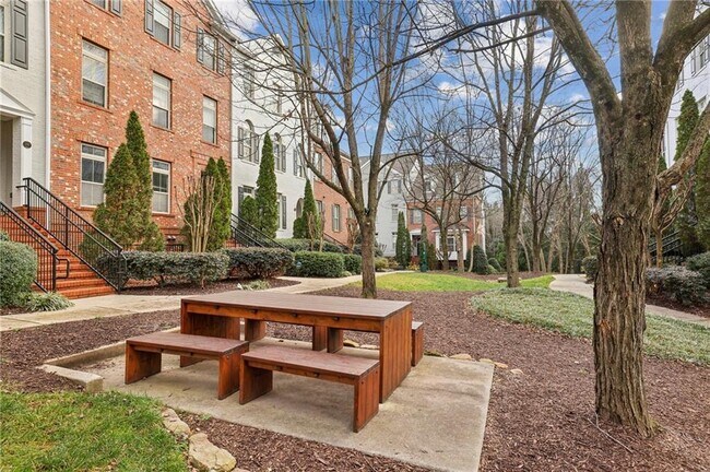 Building Photo - 305 Le Gran Bend