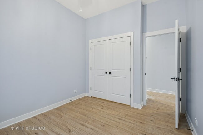Building Photo - 1441 N California Ave