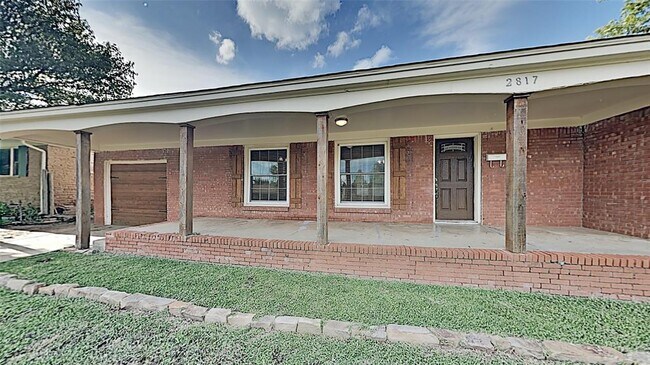 Building Photo - 2817 Clermont Pl