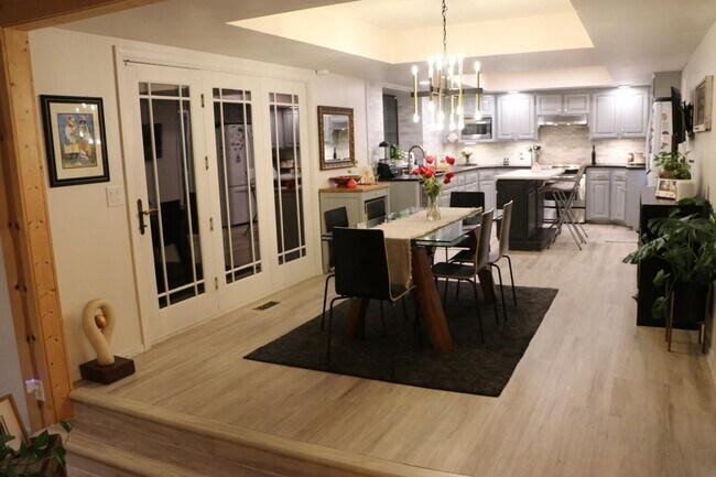 Building Photo - 1925 Bunting Ct