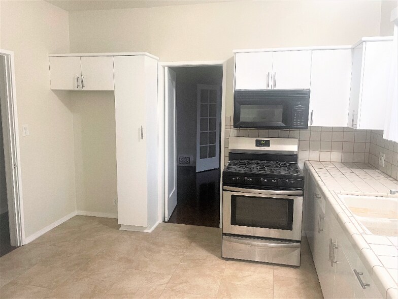 Building Photo - 141 N Bonnie Ave