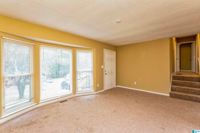 Building Photo - 5849 Janet Dr