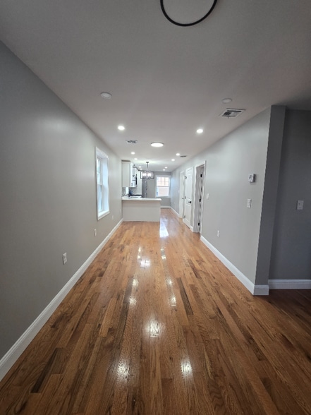 Building Photo - 13 Barstow St