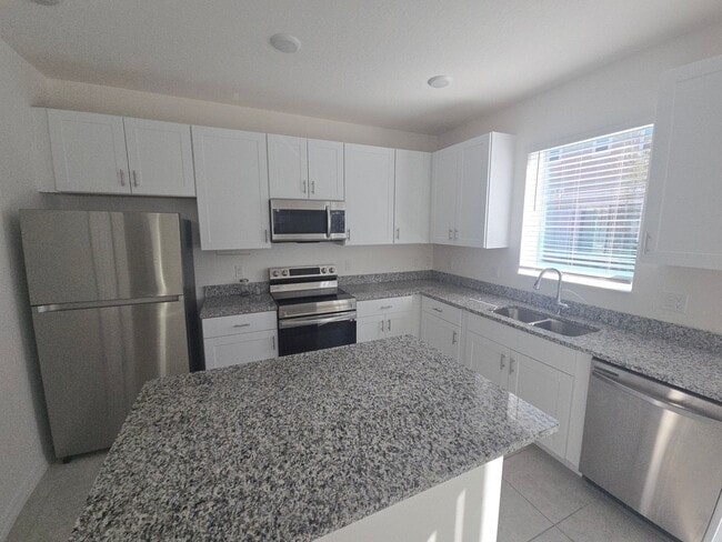 Building Photo - Beautiful 3-Bedroom, 2.5-Bathroom Townhome in Wesley Chapel