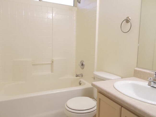 Building Photo - Charming Single-Story Home with 3 Bedrooms...