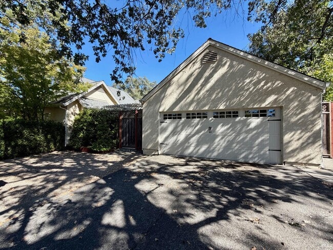 Building Photo - 1185 Starr Ave