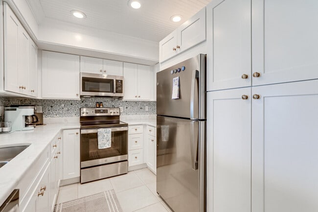 Building Photo - 2955 N Beach Rd