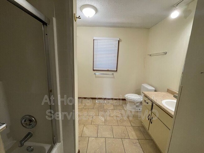 Building Photo - 3161 S Kimbrough Ave