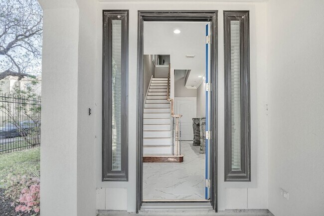 Building Photo - 4701 Inker St