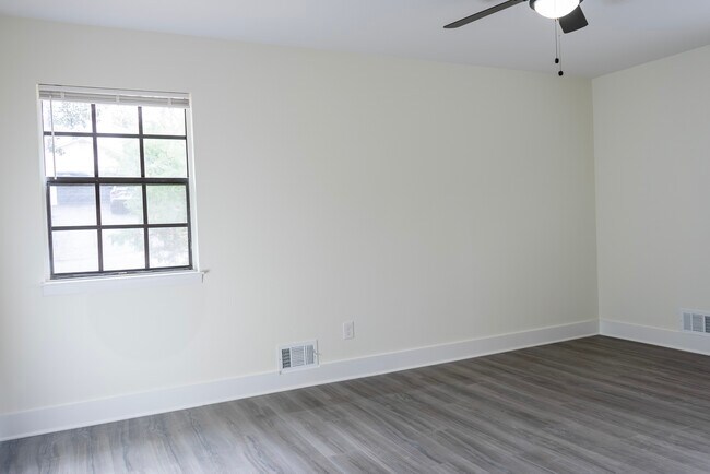 Building Photo - 5201 Sunset Trail